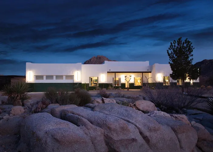 Joshua Tree Country Club-Villa/Pool/Sport/Boulders